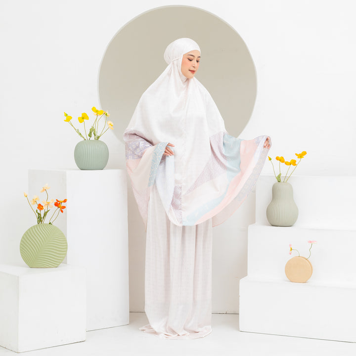 INAYA Prayer Wear Set + Pouch + Mini Padded Prayer Mat