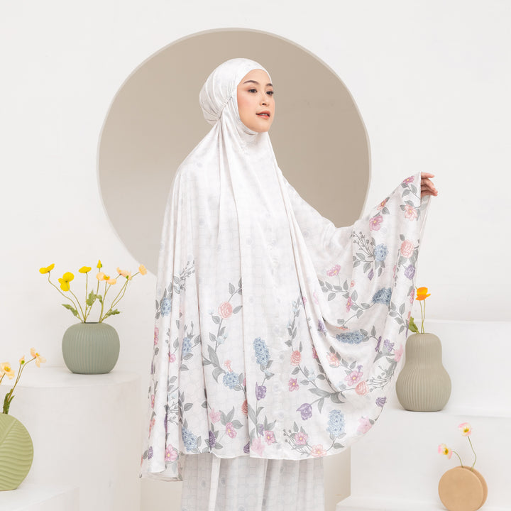 INAYA Prayer Wear Set + Pouch + Mini Padded Prayer Mat