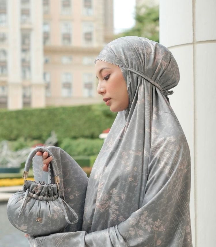 IZARA Prayer Wear + Pouch