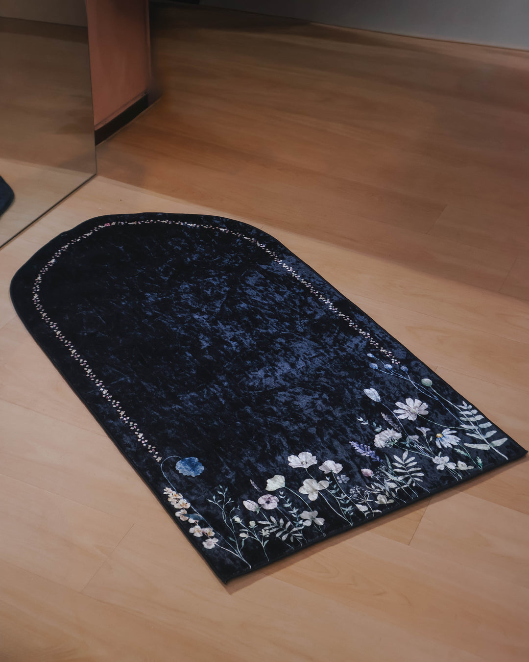 LIYA Floral Velvet Prayer Mat