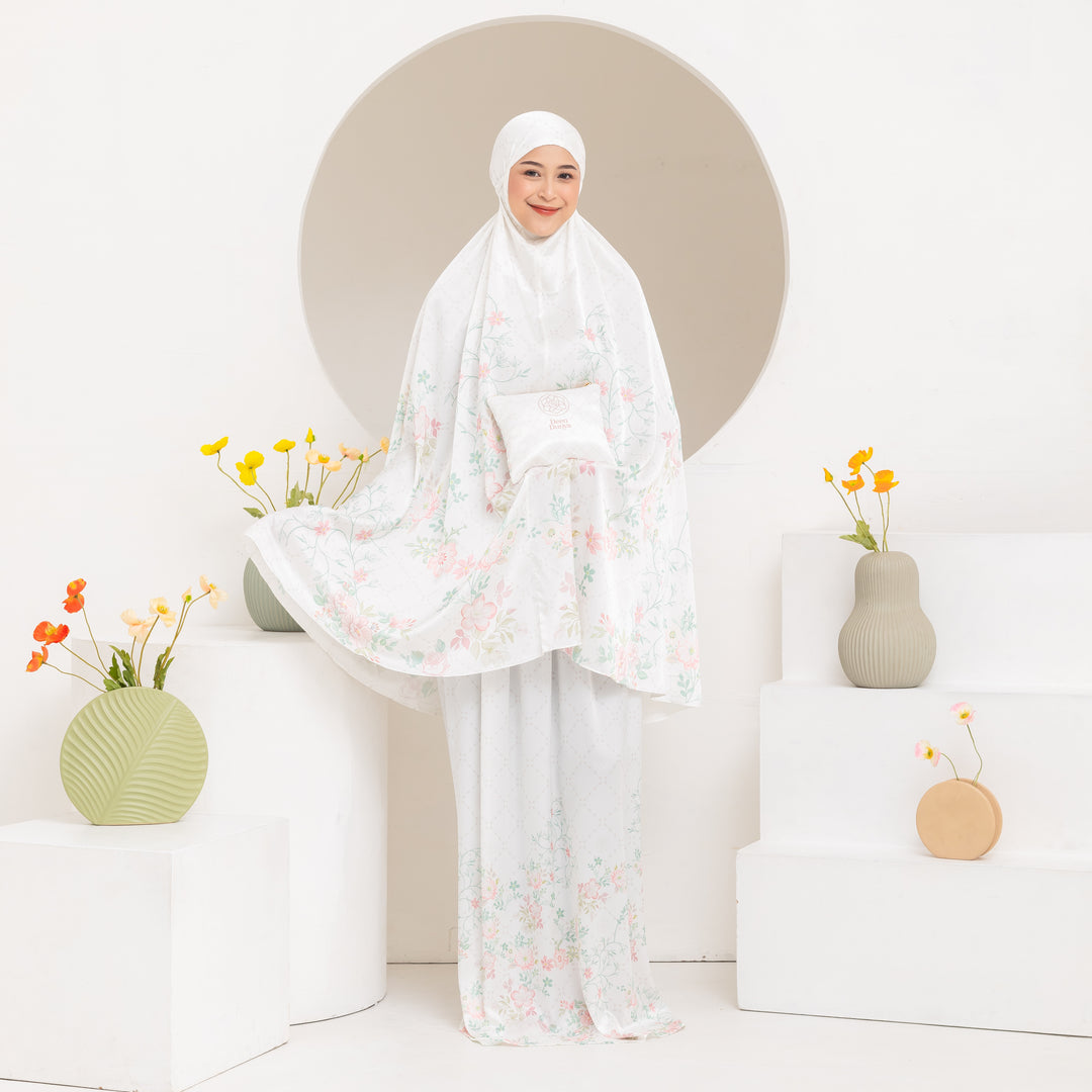 INAYA Prayer Wear Set + Pouch + Mini Padded Prayer Mat
