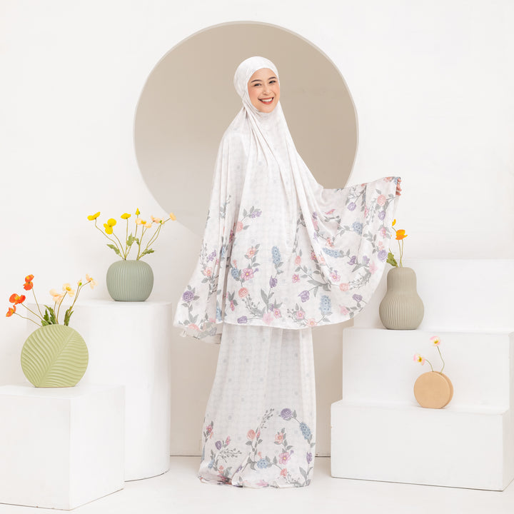 INAYA Prayer Wear Set + Pouch + Mini Padded Prayer Mat