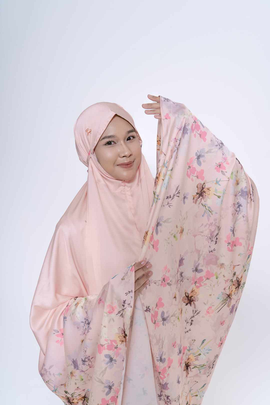 NADEEFA Prayer Wear + Pouch + Prayer Mat