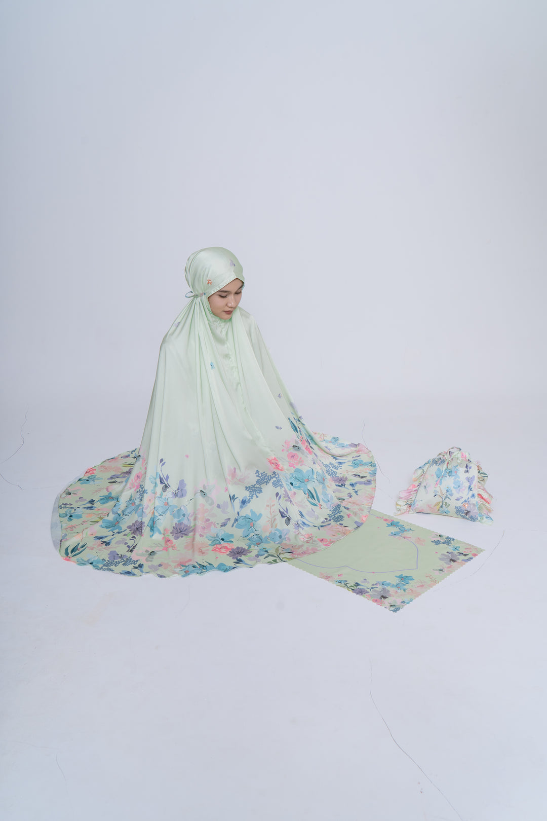 NADEEFA Prayer Wear + Pouch + Prayer Mat