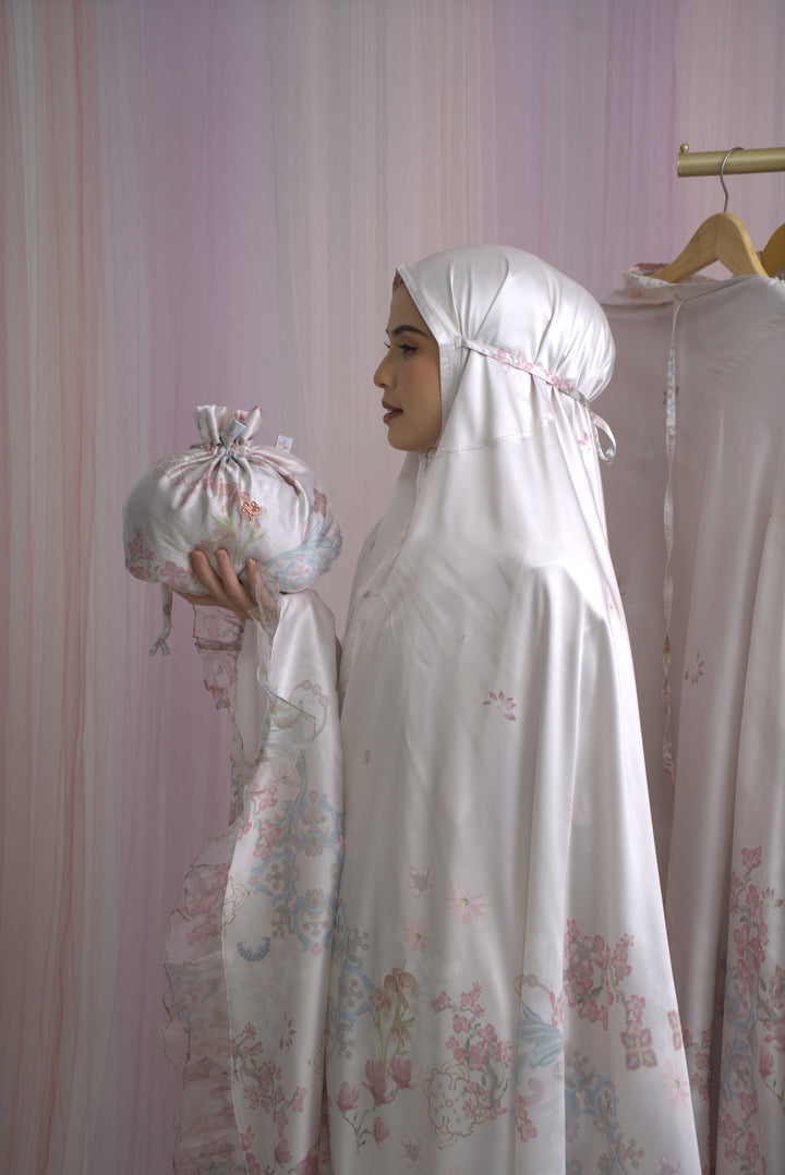 ADELIA Prayer wear + Pouch + Prayer Mat