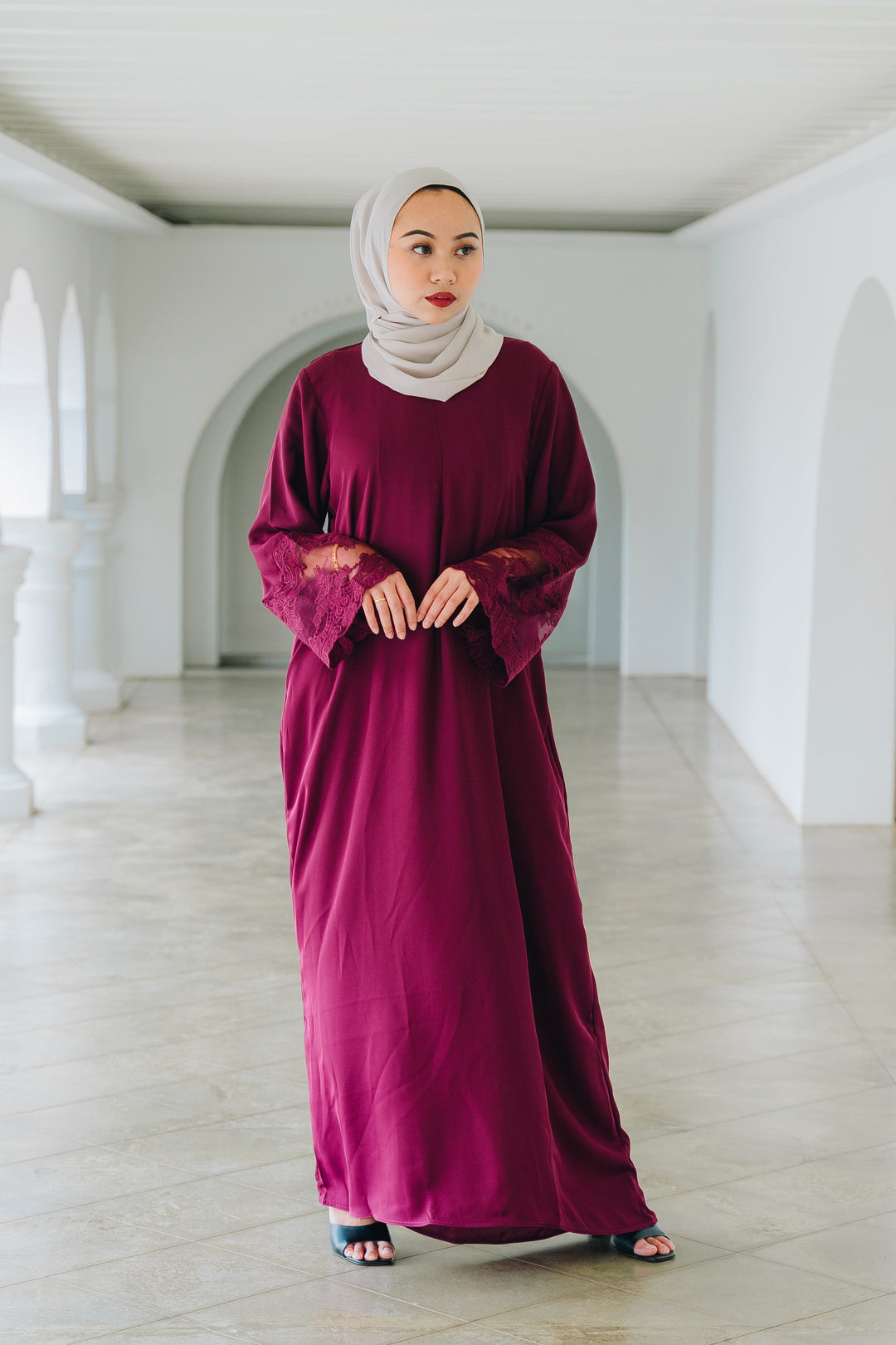 AMORA Premium Lace Abaya