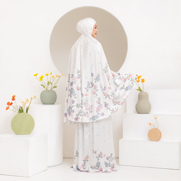 INAYA Prayer Wear Set + Pouch + Mini Padded Prayer Mat