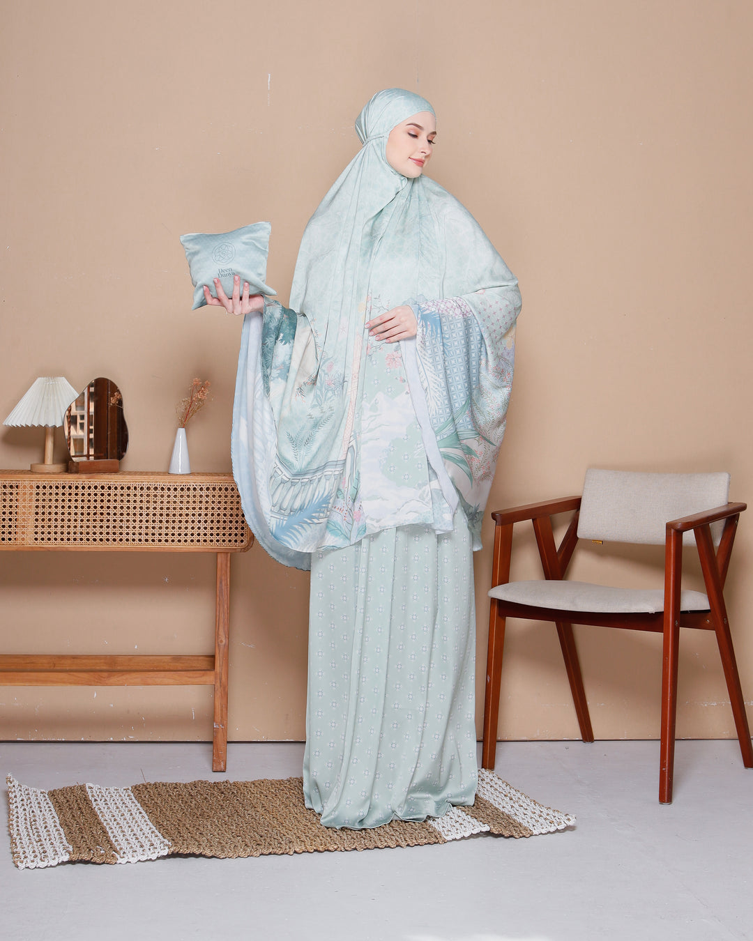 INAYA Prayer Wear Set with Pouch