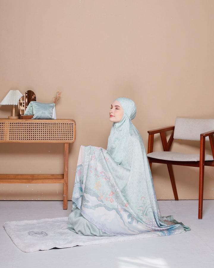 INAYA Prayer Wear Set with Pouch