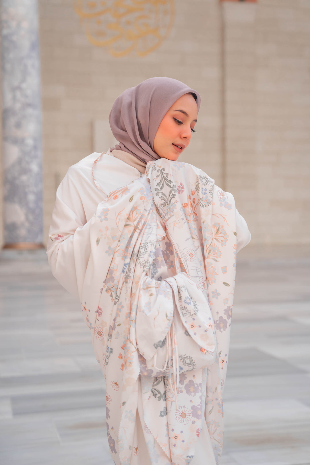 YENI VALIDE Prayer Wear + Pouch + Prayer Mat