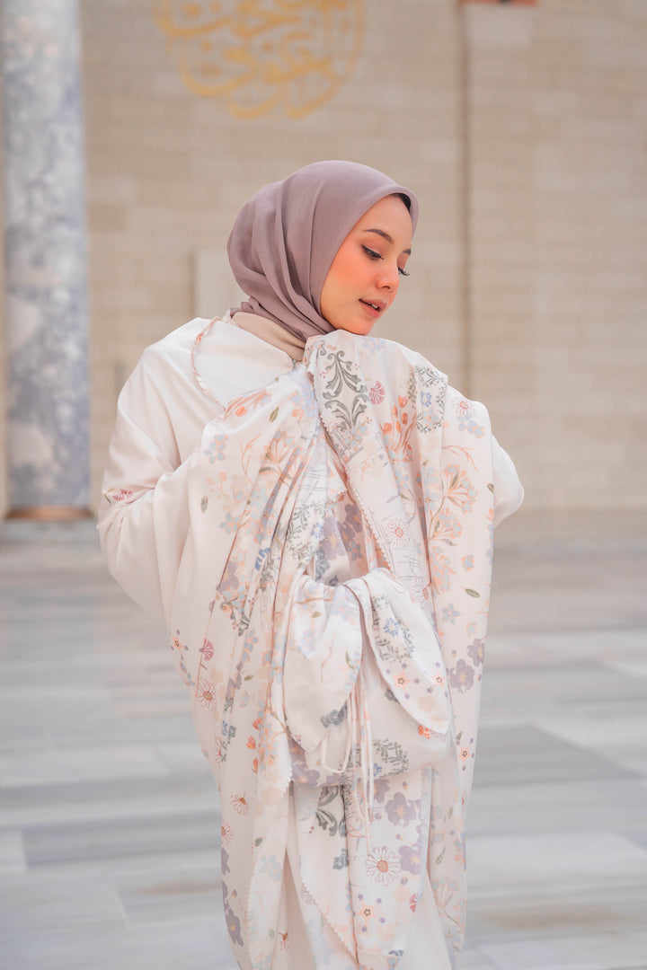 YENI VALIDE Prayer Wear + Pouch + Prayer Mat