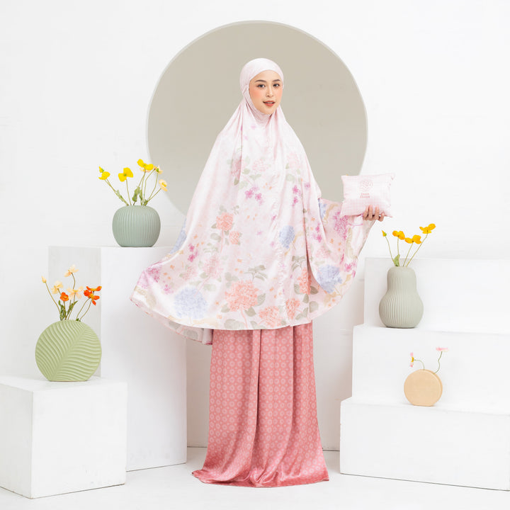 INAYA Prayer Wear Set + Pouch + Mini Padded Prayer Mat (DISPLAY)