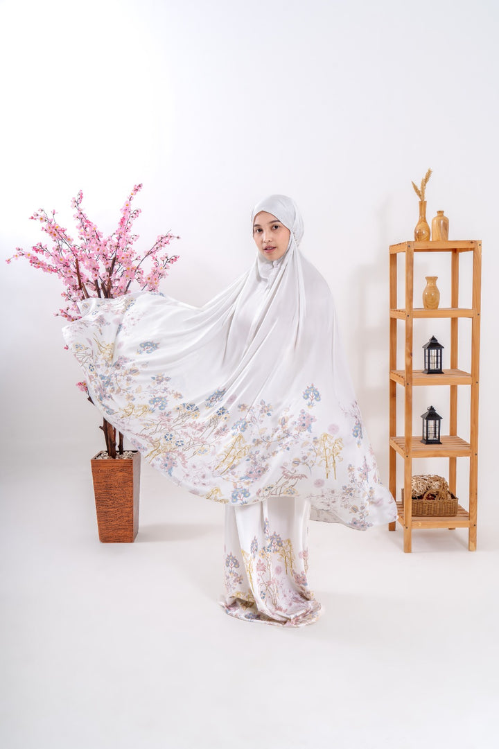 IZNIK Prayer Wear + Pouch + Prayer Mat