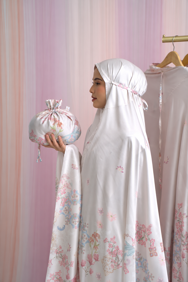 ADELIA Prayer wear + Pouch + Prayer Mat