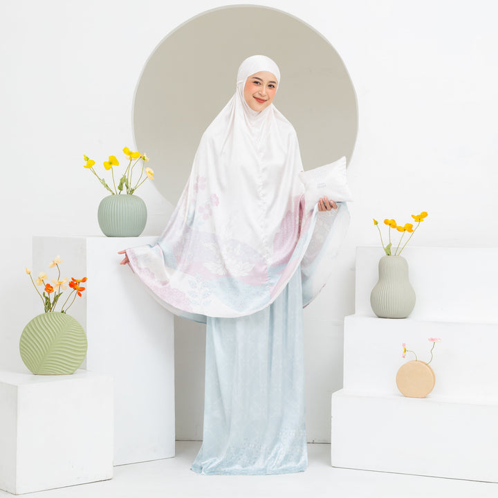 INAYA Prayer Wear Set + Pouch + Mini Padded Prayer Mat (DISPLAY)
