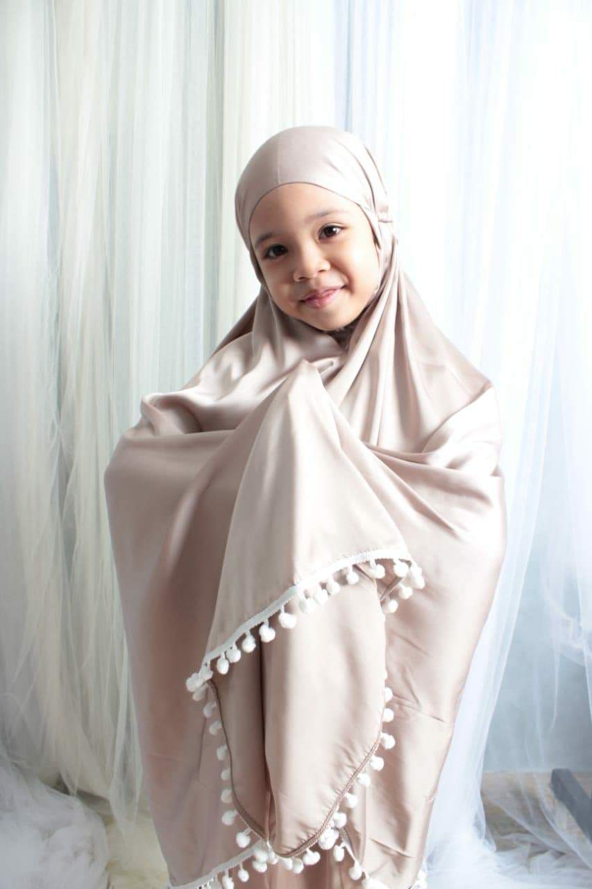 ELIZA Kid's Prayer Wear with Pompoms