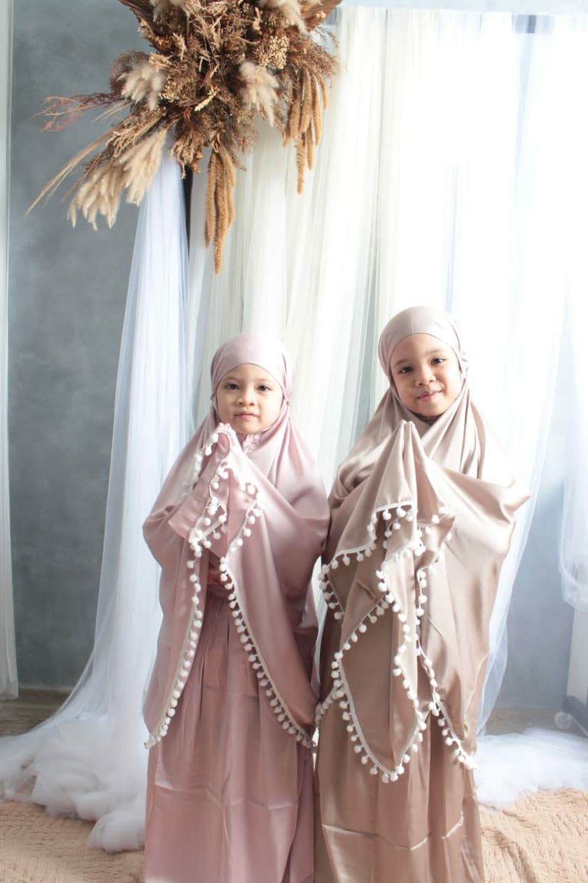 ELIZA Kid's Prayer Wear with Pompoms